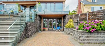 Elegant West Vancouver Suite