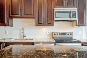 Cookware/dishes/utensils