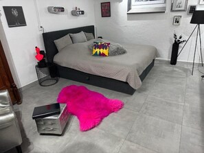 1 bedroom, WiFi, bed sheets