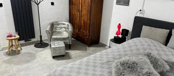 Cozy basement room + bathroom