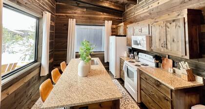 The Cozy Cove-Updated Cabin-Island Park