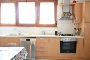 Kühlschrank, Ofen, Geschirrspüler