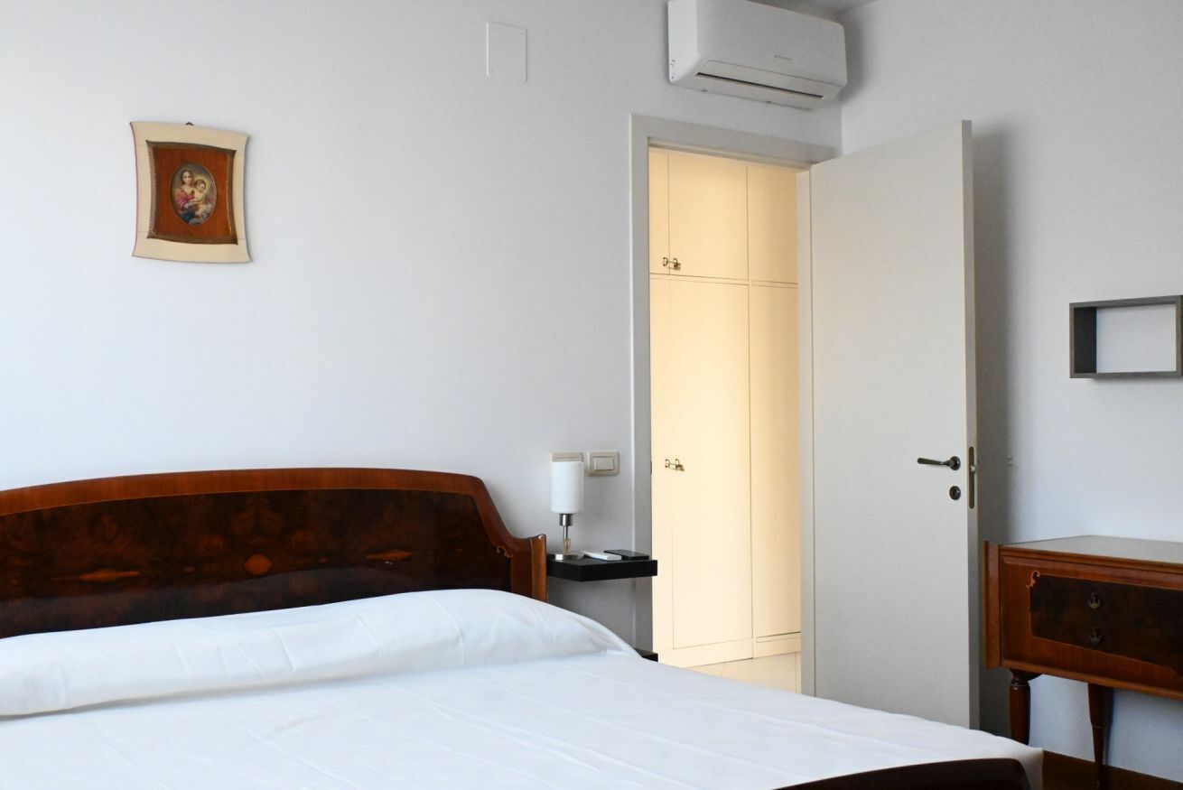 2 bedrooms, bed sheets