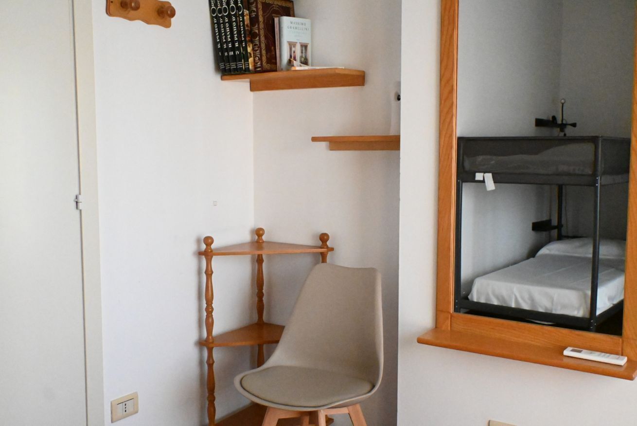 2 bedrooms, bed sheets