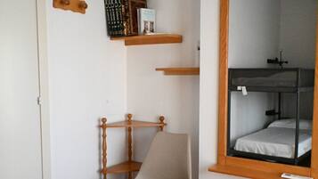 2 bedrooms, bed sheets