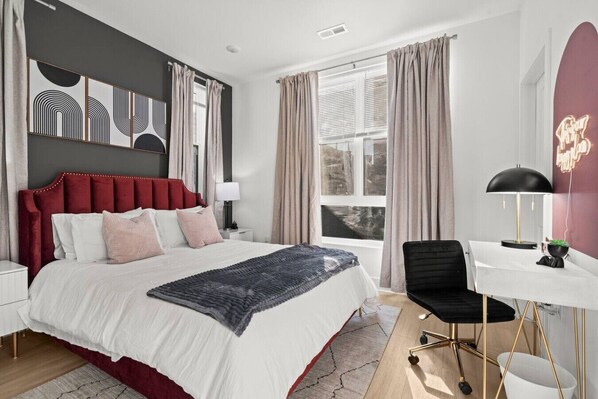 1 غرفة نوم ومكتب ومكواة/لوح كي وسرير سفر