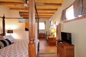 1 bedroom, desk, iron/ironing board, WiFi