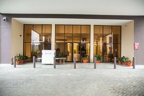Exterior - Best Western Plus At The Oxbow Lake (Yenagoa)