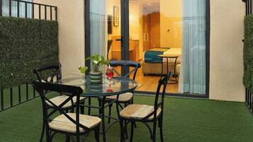 Executive Room, 1 King Bed, Non Smoking, Balcony | Balcony view