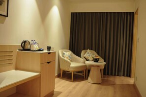 Premium bedding, minibar, in-room safe, desk - Best Western Ah1 Amritsar (Amritsar)