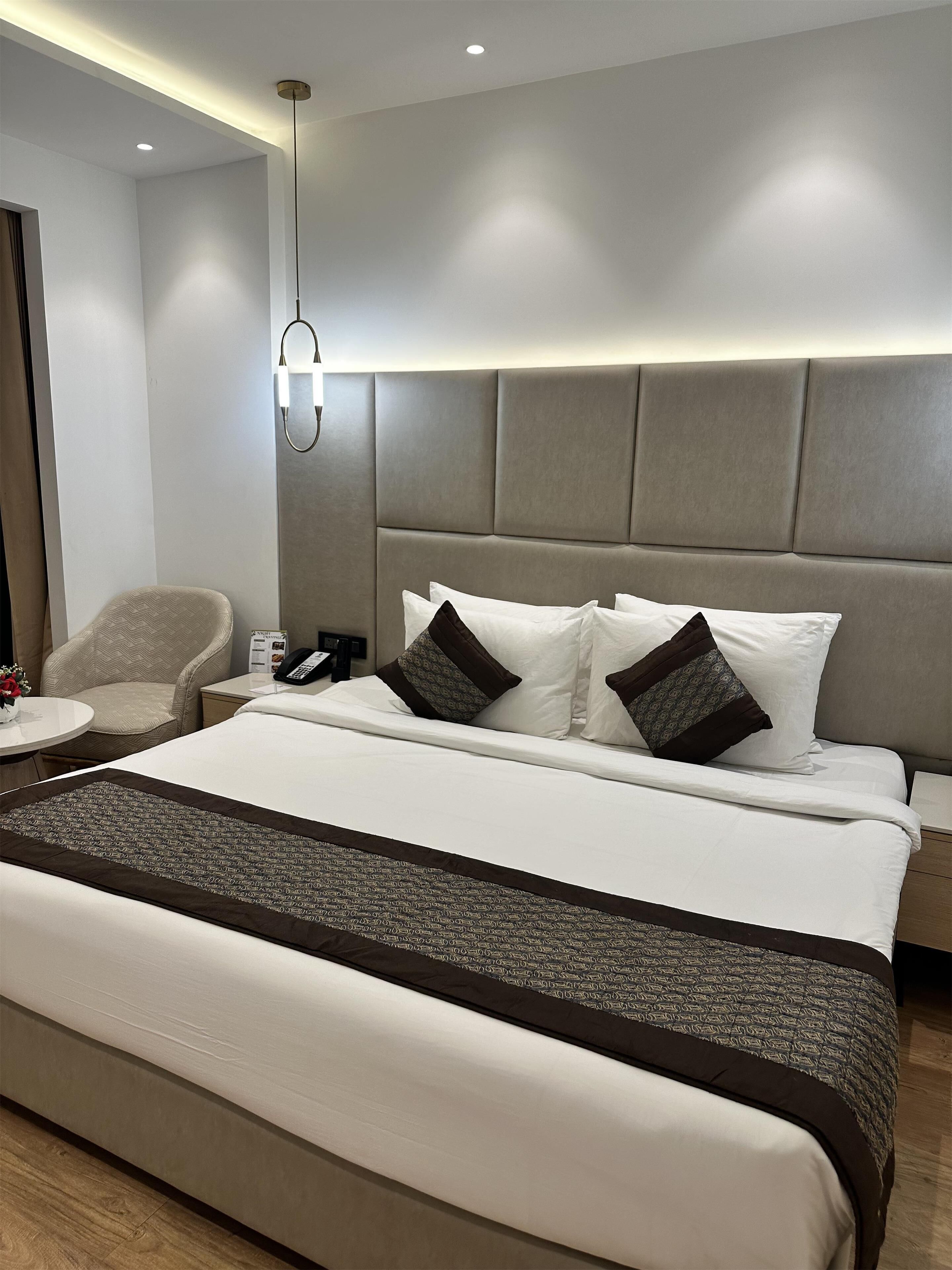 Quarto executivo, 1 cama King, para não fumantes, sacada | Frigobar, cofres nos quartos, cortinas blackout, quartos à prova de som