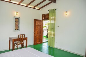 1 dormitorio, tabla de planchar con plancha, wifi y ropa de cama