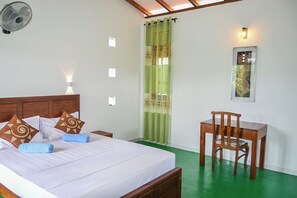 1 bedroom, iron/ironing board, WiFi, bed sheets - Browns Hill Bliss (Matara)