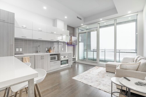 Modern Downtown Unionville Stay