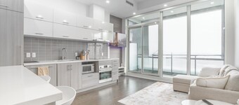 Modern Downtown Unionville Stay