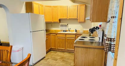 3-bedroom apartment in welcoming Kodiak with wifi.