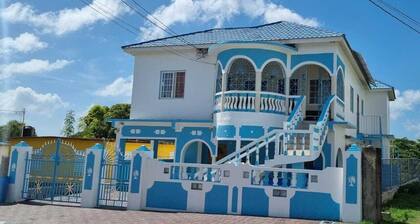 St. Thomas Oasis is a charming 3-bedroom house with WiFi and AC in St. Thomas.