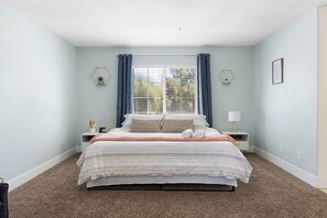 4 bedrooms, desk, iron/ironing board, travel cot