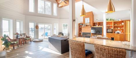 スマートテレビ、暖炉、書庫、プリンター