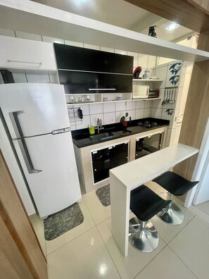 Frigorífic, microones, forn i placa de cuina