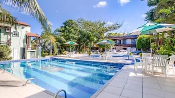 2 piscinas al aire libre