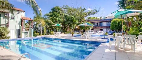 2 piscinas al aire libre