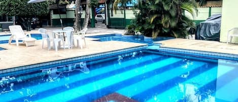 2 piscinas al aire libre