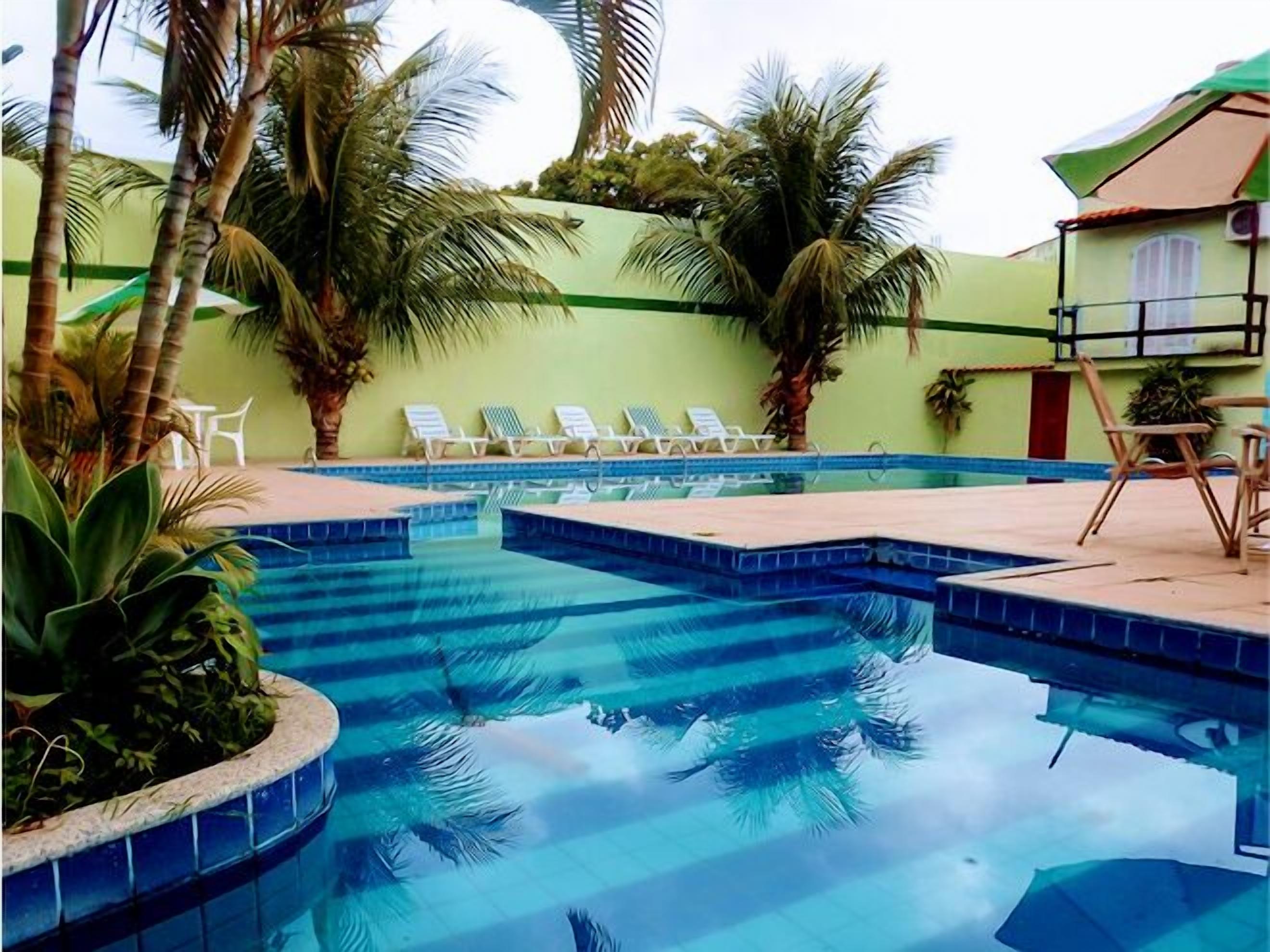 2 piscines extérieures