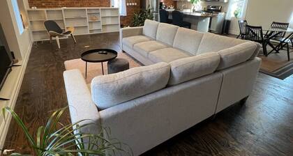 Entire Carriage House w/ garage downtown