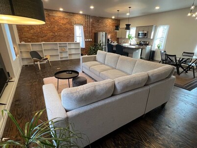 Entire Carriage House w/ garage downtown