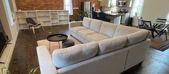 Entire Carriage House w/ garage downtown