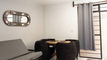 Departamento Confort | Área de sala de estar | Televisión de pantalla plana