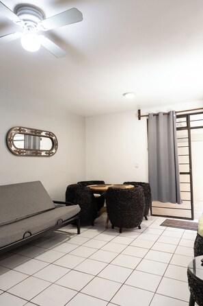 Comfort appartement | Woonruimte | Flatscreentelevisie