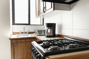 Comfort loft | Privékitchenette | Een microgolfoven, een kookplaat