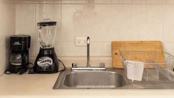 Comfort appartement | Privékitchenette | Een magnetron, een kookplaat