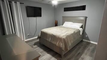 3 bedrooms, travel crib, free WiFi, bed sheets