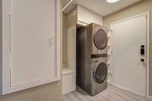 Interior - Newly Renovated 2-bedroom condo in downtown Houston (Houston)