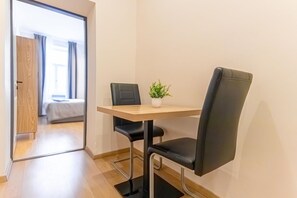 Dining - Tranquil 1BR Apartment Near the Heart of Vienna (Wien)