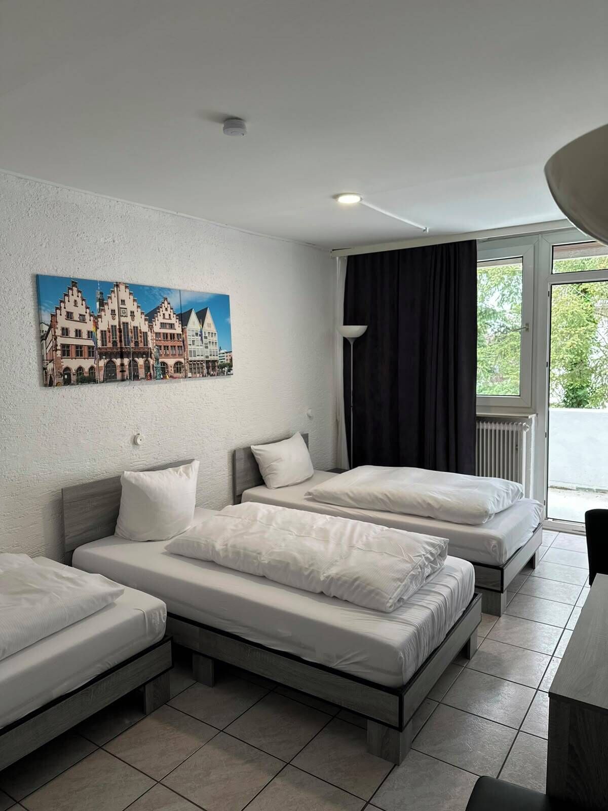 Standard Triple Room | Desk, free WiFi