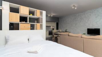 Iron/ironing board, WiFi, bed sheets