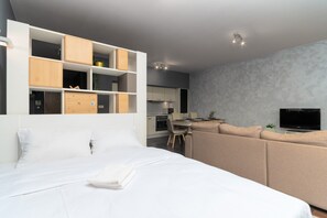 Iron/ironing board, WiFi, bed sheets