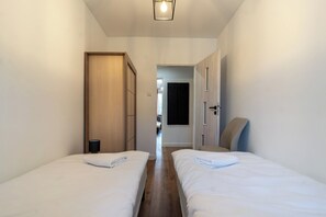 2 bedrooms, iron/ironing board, WiFi, bed sheets