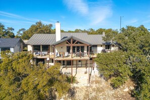 Exterior - Sunset Canyon – 5 bedrooms, 3.5 baths, sleeps 13. Enjoy incredible lake views! (Canyon Lake)