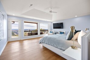 5 bedrooms, iron/ironing board, WiFi, bed sheets - Sunset Canyon – 5 bedrooms, 3.5 baths, sleeps 13. Enjoy incredible lake views! (Canyon Lake)