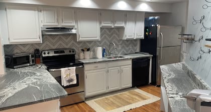 Golf course Views -Cozy 2-bedroom condo in charming Wilmington