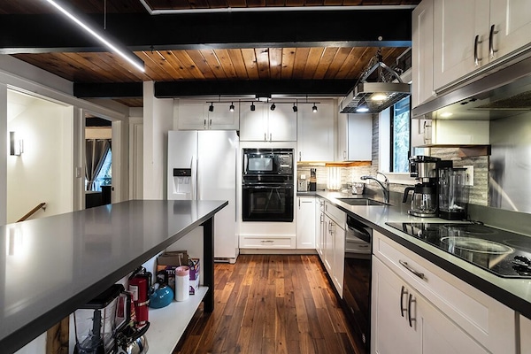 Refrigerador, microondas, horno, placa de cocina