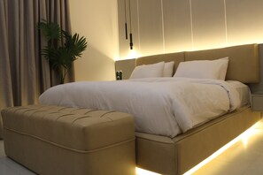 In-room safe, desk, laptop workspace, blackout drapes - Elite Hotel (Cairo)