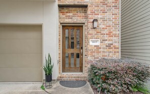 Exterior detail - Eado Elegance: Modern Retreat, Walk to Bars & Main Event Venues! (Houston)