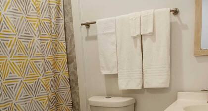 Rest Easy Nightly Rental Charming 1-bedroom with AC, WiFi in Marsh Harbour