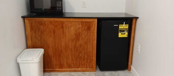 Rest Easy Nightly Rental Charming 1-bedroom with AC, WiFi in Marsh Harbour